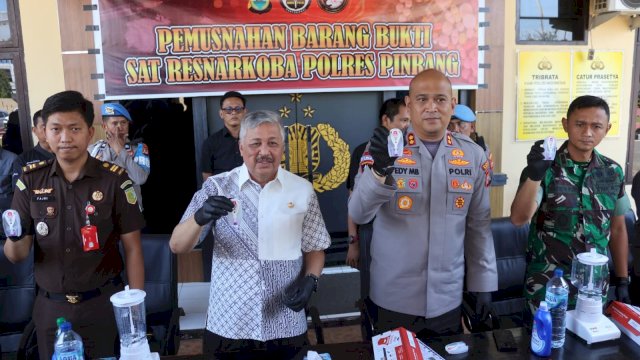 Bupati Irwan Hamid Hadiri Pemusnahan Barang Bukti Perkara Narkotika di Polres Pinrang, Apresiasi Aparat Kepolisian