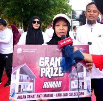 Kisah Haru Ibu Rumah Tangga Pemenang Rumah di Jalan Sehat Sulsel Anti Mager 356 Tahun Sulsel