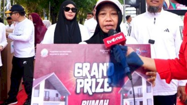 Kisah Haru Ibu Rumah Tangga Pemenang Rumah di Jalan Sehat Sulsel Anti Mager 356 Tahun Sulsel