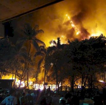 Ricuh Demo Gedung DPRD Makassar Terbakar: 3 Tewas, Puluhan Kendaraan Hangus