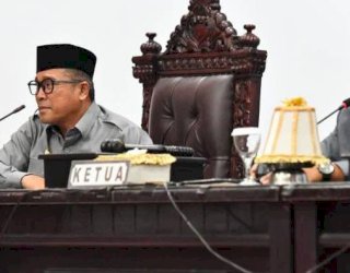 Ketua DPRD Lutra Husain Pimpin Rapat Paripurna Penandatanganan Nota KUA dan PPAS Perubahan 2025