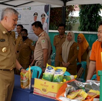 Bupati Irwan Tinjau Gerakan Pangan Murah, Pastikan Harga Kebutuhan Pokok Tetap Stabil