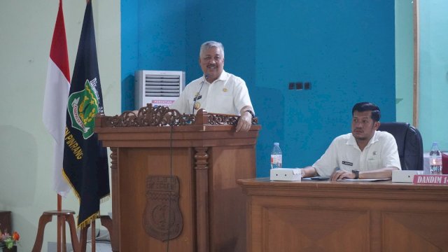 Bupati Pinrang H. A. Irwan Hamid, S.Sos memimpin langsung Sidang Komisi Irigasi.