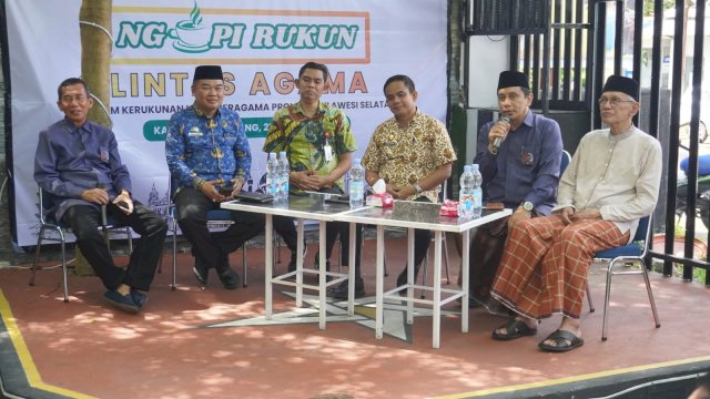 Wakil Bupati Pinrang, Sudirman Bungi, menghadiri Ngopi Rukun Lintas Agama yang digelar oleh Forum Kerukunan Umat Beragama (FKUB) Provinsi Sulawesi Selatan.