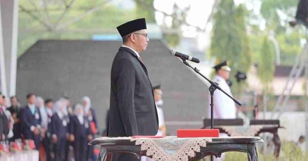 Ketua DPRD Makassar Supratman Bacakan Teks Proklamasi pada Upacara HUT RI ke-80