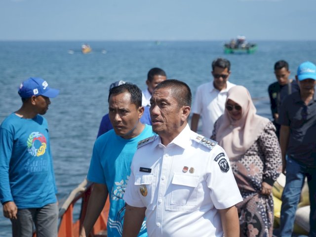 Bupati Irwan Apresiasi Peran Pemuda dalam Aksi Bersih Danau Matano