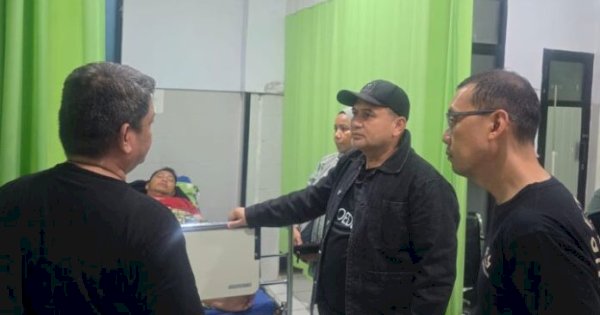 Wali Kota Makassar Jenguk Pegawai Korban Kebakaran DPRD di RS Grestelina