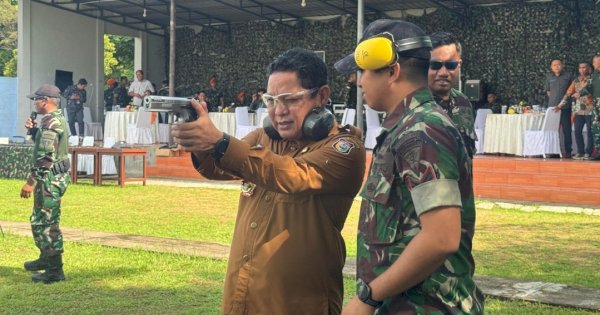 Wakili Wali Kota, Fathur Rahim Hadiri Ajang Silaturahmi dan Olahraga Menembak Bersama Brigade Parako 2 Pasgat