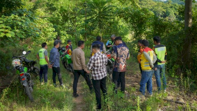 Bupati Irwan Hamid Tinjau Jalan Rusak di Batulappa, Siapkan Jalur Alternatif untuk Lancarkan Akses Warga