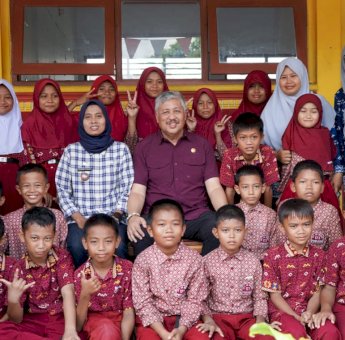 Tinjau Sekolah, Bupati Irwan Hamid Tekankan Pentingnya Disiplin Guru dan Gizi Siswa