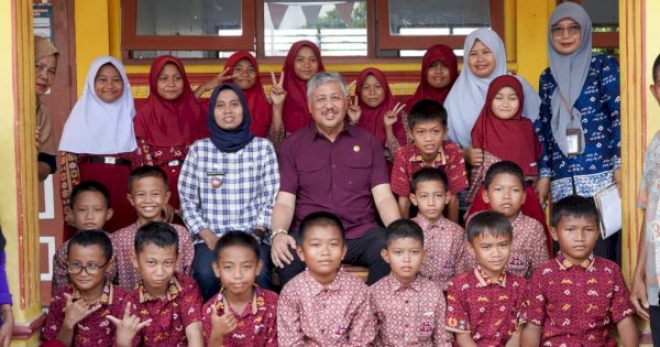 Tinjau Sekolah, Bupati Irwan Hamid Tekankan Pentingnya Disiplin Guru dan Gizi Siswa