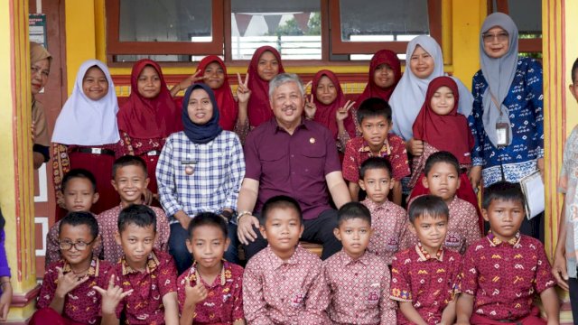 Tinjau Sekolah, Bupati Irwan Hamid Tekankan Pentingnya Disiplin Guru dan Gizi Siswa