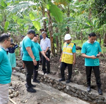 Tasming Hamid Pastikan Pengerjaan Jalan Berjalan Sesuai Standar