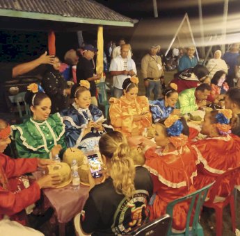 Wisata Kuliner Bugis Memikat Delegasi Mancanegara di Pantai Lowita