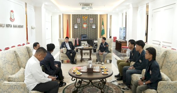 Kepala Kesbangpol Makassar Dampingi Wali Kota Munafri Terima Audiensi dengan BEM Unibos