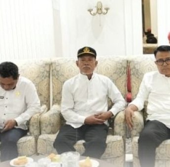 Kepala Kesbangpol Fathur Rahim Dampingi Wali Kota Makassar Terima Audiensi DPP REWA 75