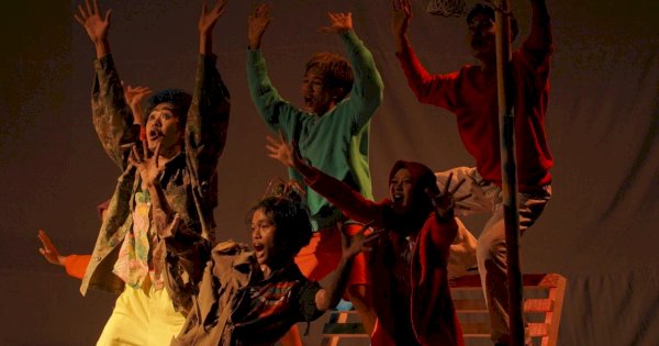 Teater Talas dengan Segala Keterbatasan Mampu Mendulang Segudang Prestasi pada Pelaksanaan FTMI XIX UKM Singkretis Universitas Islam As’adiyah Sengkang di Kota Kalong, Watangsoppeng