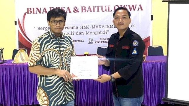 Khairul Umam, ST., MT., Ketua Dinas Inkubator UMKM Kota Makassar, bersama Muh. Farid Nawawi, Ketua Bidang Kewirausahaan HMJ Manajemen