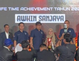 Rusdi Masse Serahkan Penghargaan IMI Awards 2025, Dari Pembalap Cilik hingga Penghormatan untuk Awhin Sanjaya