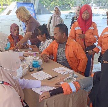 Merawat Mereka yang Merawat Kota, UPT Karebosi Dispora dan Dinkes Makassar Hadirkan Pemeriksaan Kesehatan bagi Satgas Kebersihan