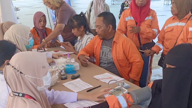 Merawat Mereka yang Merawat Kota, UPT Karebosi Dispora dan Dinkes Makassar Hadirkan Pemeriksaan Kesehatan bagi Satgas Kebersihan