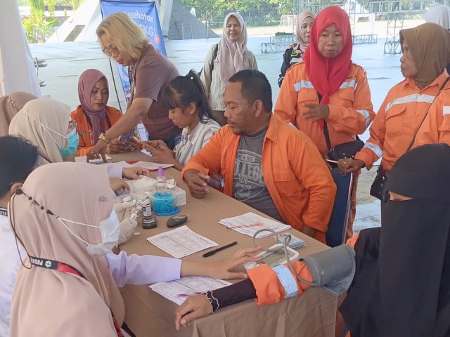 Merawat Mereka yang Merawat Kota, UPT Karebosi Dispora dan Dinkes Makassar Hadirkan Pemeriksaan Kesehatan bagi Satgas Kebersihan