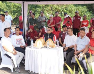 Kadispora Makassar Syamsul Bahri Dampingi Wali Kota Ikuti Jalan Sehat Bersama Warga Maccini Sombala