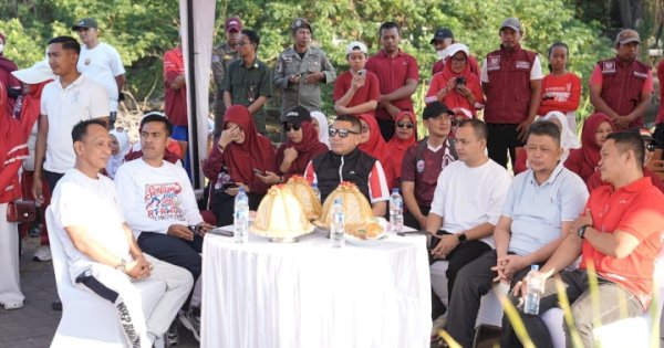 Kadispora Makassar Syamsul Bahri Dampingi Wali Kota Ikuti Jalan Sehat Bersama Warga Maccini Sombala