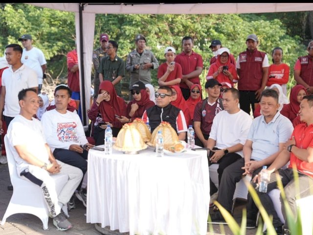 Kadispora Makassar Syamsul Bahri Dampingi Wali Kota Ikuti Jalan Sehat Bersama Warga Maccini Sombala