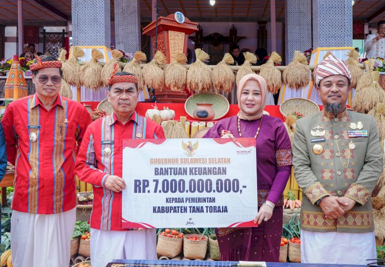 Gubernur Andi Sudirman Serahkan BK Rp7 Miliar, Bantuan Pertanian hingga Hibah Rumah Ibadah untuk Tana Toraja