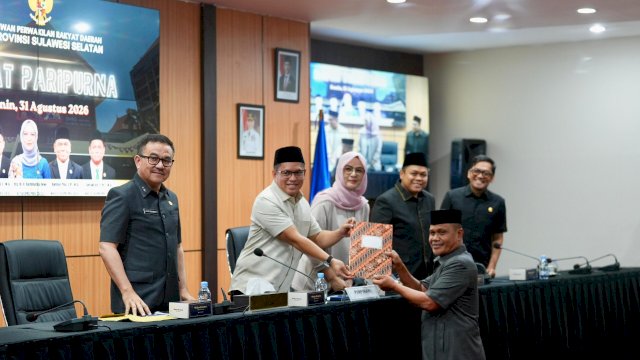 Jufri Rahman Hadiri Paripurna DPRD Sulsel, Pemprov Siap Cermati Aspirasi Hasil Reses
